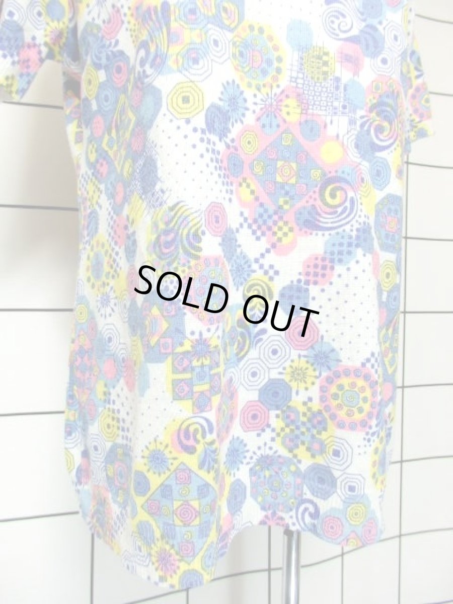 画像10: レトロポップ 幾何学調 ドット ヨーロッパ古着 半袖 シャツ ブラウス ヴィンテージトップス (10)