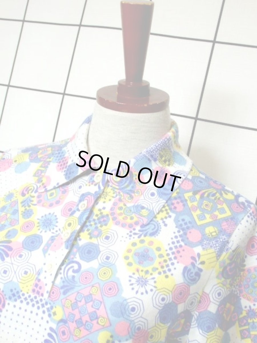 画像8: レトロポップ 幾何学調 ドット ヨーロッパ古着 半袖 シャツ ブラウス ヴィンテージトップス (8)