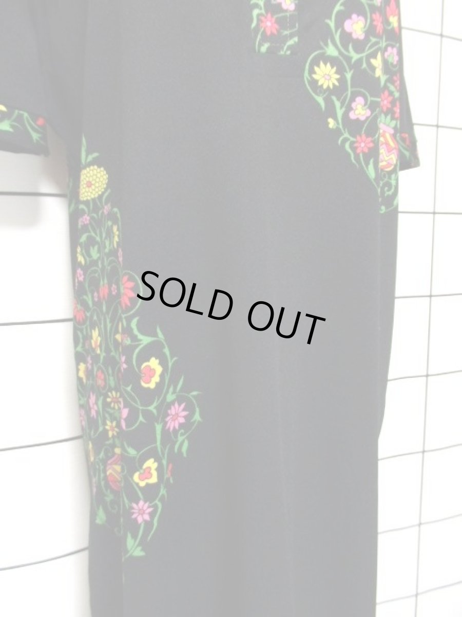 画像10: サイケデリック 70's ブラック 黒 カラフル 花柄 半袖 レトロ ヨーロッパ古着 ヴィンテージドレス【7461】 (10)