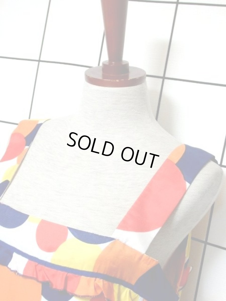 画像9: ドット柄 フリル カラフル ポップ ノースリーブ レトロ ヨーロッパ古着 ヴィンテージワンピース【7486】 (9)