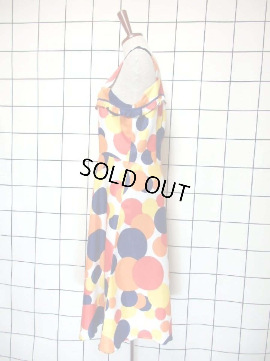 画像7: ドット柄 フリル カラフル ポップ ノースリーブ レトロ ヨーロッパ古着 ヴィンテージワンピース【7486】 (7)