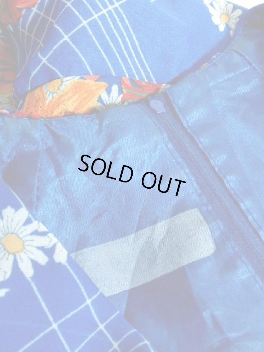 画像18: 花柄 チェック ブルー 70's フレア袖 パーティーなどにもおすすめ レトロ ヨーロッパ古着 ヴィンテージロングドレス (18)