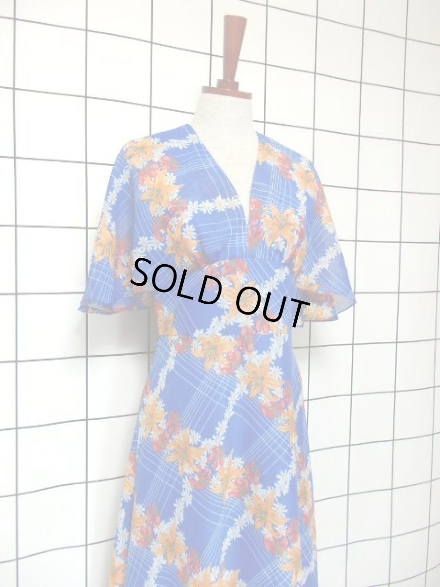 画像8: 花柄 チェック ブルー 70's フレア袖 パーティーなどにもおすすめ レトロ ヨーロッパ古着 ヴィンテージロングドレス (8)