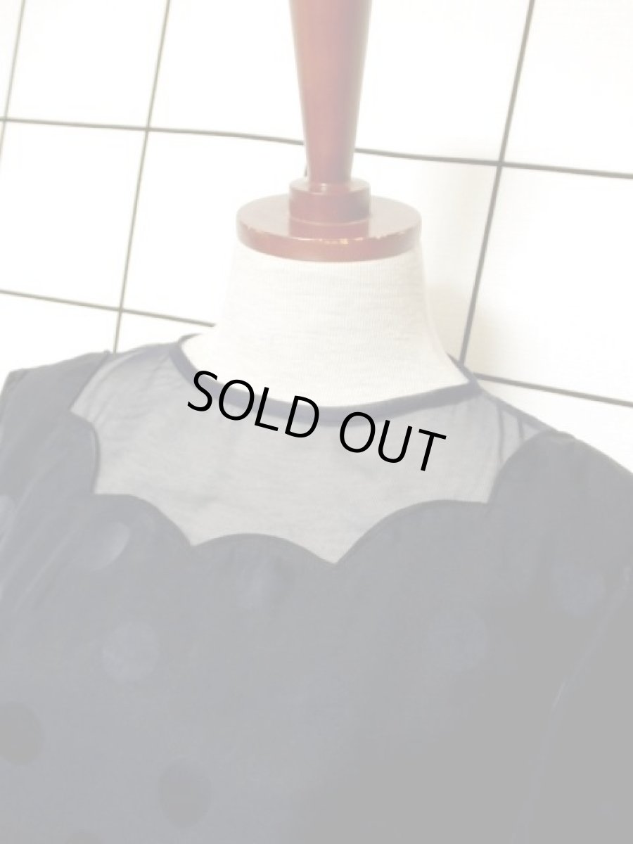 画像9: 濃淡の効いたドット柄 ネイビー クラシカル 70年代 透け感 裾プリーツ 昭和レトロ 国産古着 レトロヴィンテージドレス【7503】 (9)