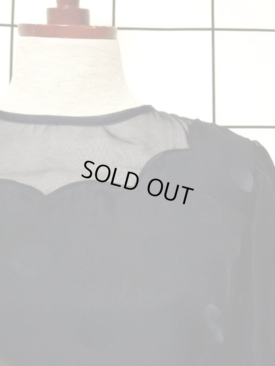 画像10: 濃淡の効いたドット柄 ネイビー クラシカル 70年代 透け感 裾プリーツ 昭和レトロ 国産古着 レトロヴィンテージドレス【7503】 (10)