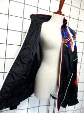 画像12: スカーフ柄 ブラック カラフル ジップアップ レトロ ヨーロッパ古着 ブルゾン ジャンパー ヴィンテージナイロンジャケット (12)