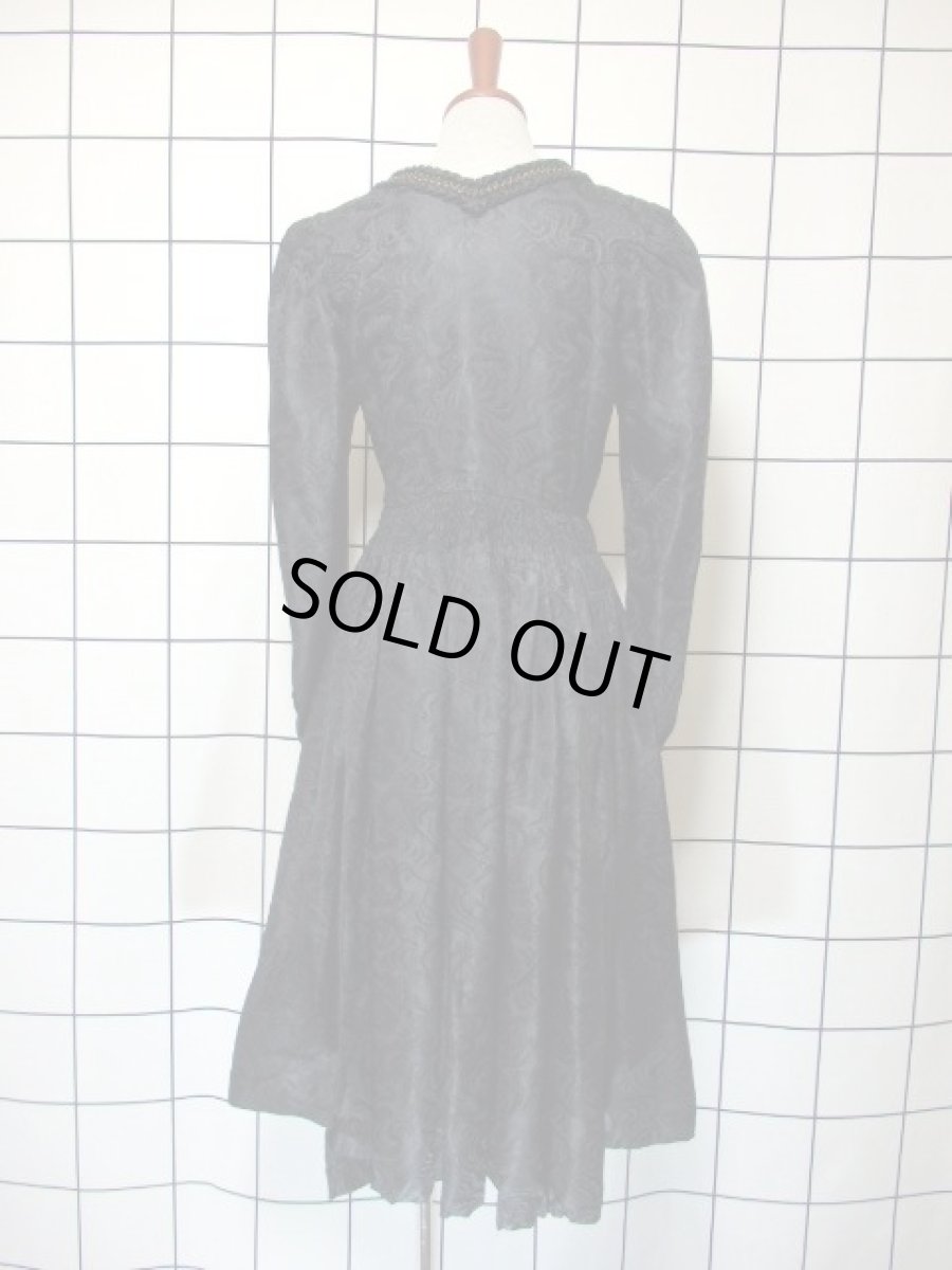 画像5: 濃淡の効いた織りデザイン ブラック レース 長袖 クラシカル ディアンドル チロルドレス ドイツ民族衣装 舞台 演奏会 フォークダンス オクトーバーフェスト【7597】 (5)