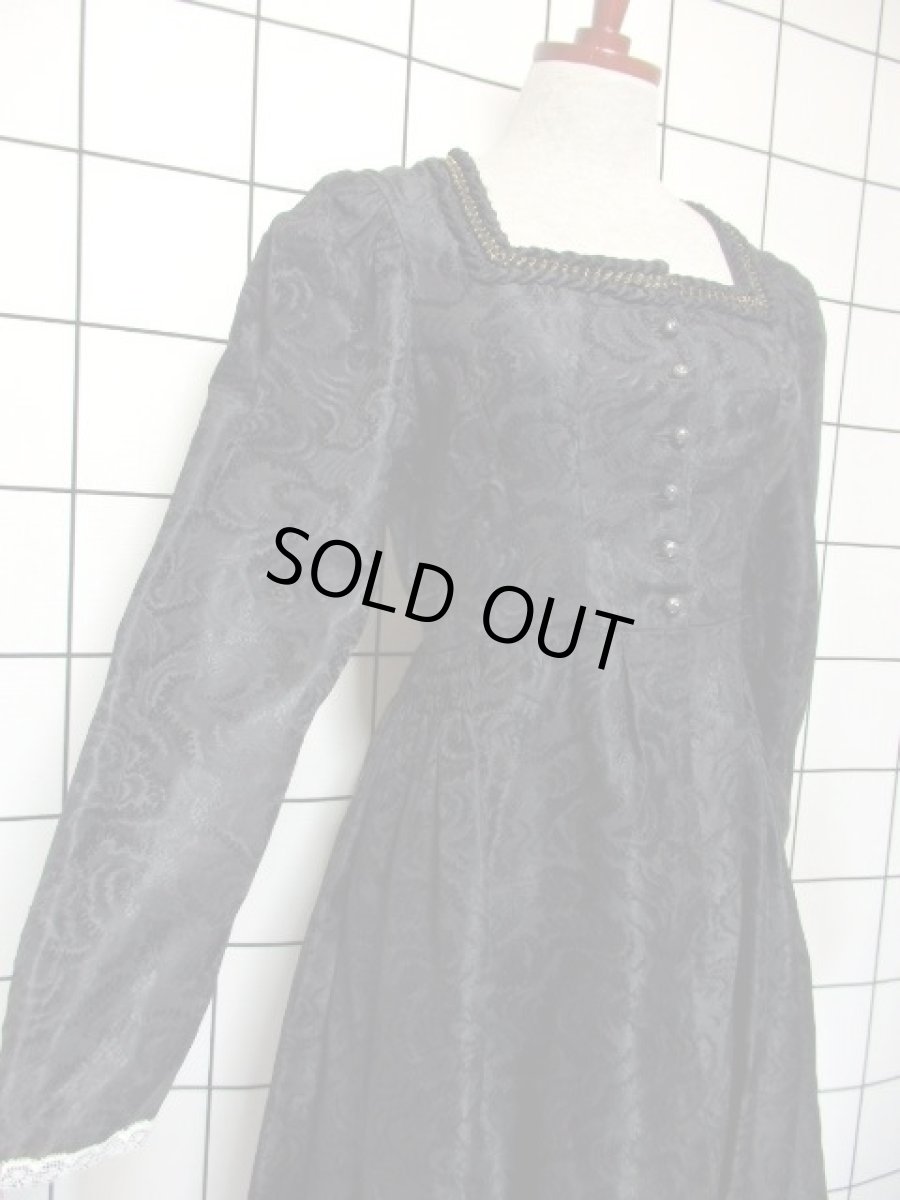 画像4: 濃淡の効いた織りデザイン ブラック レース 長袖 クラシカル ディアンドル チロルドレス ドイツ民族衣装 舞台 演奏会 フォークダンス オクトーバーフェスト【7597】 (4)