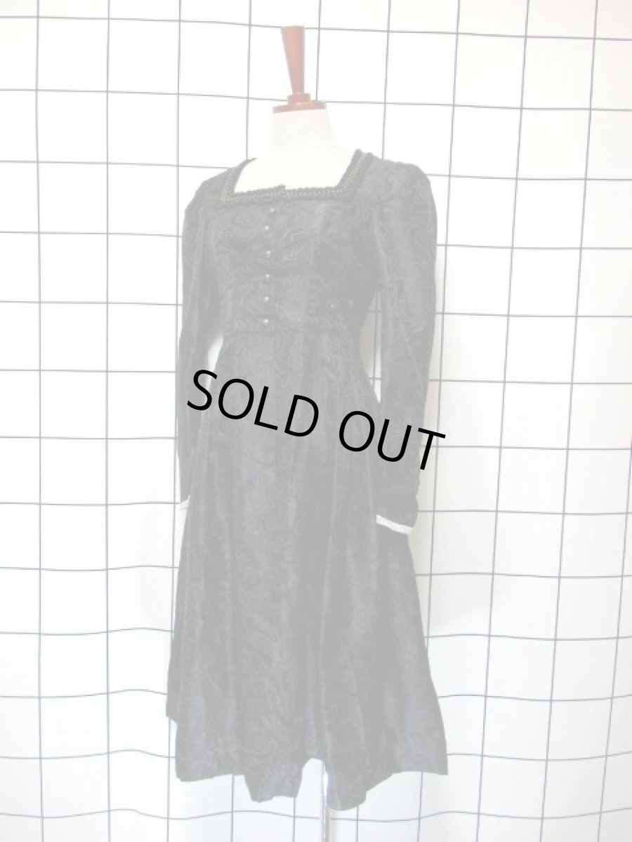 画像2: 濃淡の効いた織りデザイン ブラック レース 長袖 クラシカル ディアンドル チロルドレス ドイツ民族衣装 舞台 演奏会 フォークダンス オクトーバーフェスト【7597】 (2)