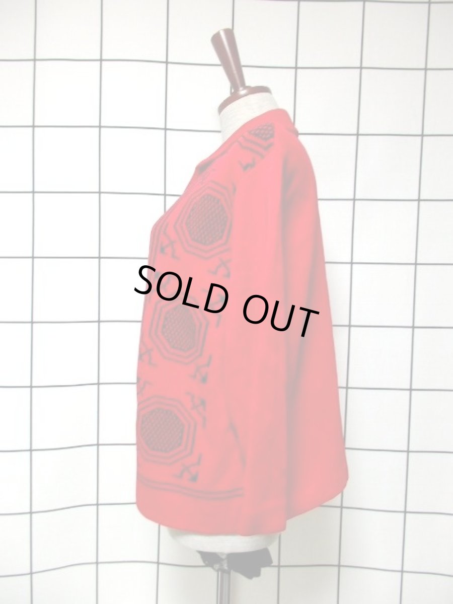 画像6: 羽織り フォークロア柄 レッド ブラック 長袖 レトロ ヨーロッパ古着 ヴィンテージアウター (6)