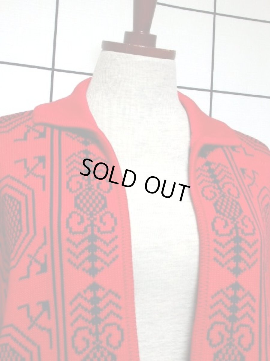 画像3: 羽織り フォークロア柄 レッド ブラック 長袖 レトロ ヨーロッパ古着 ヴィンテージアウター (3)