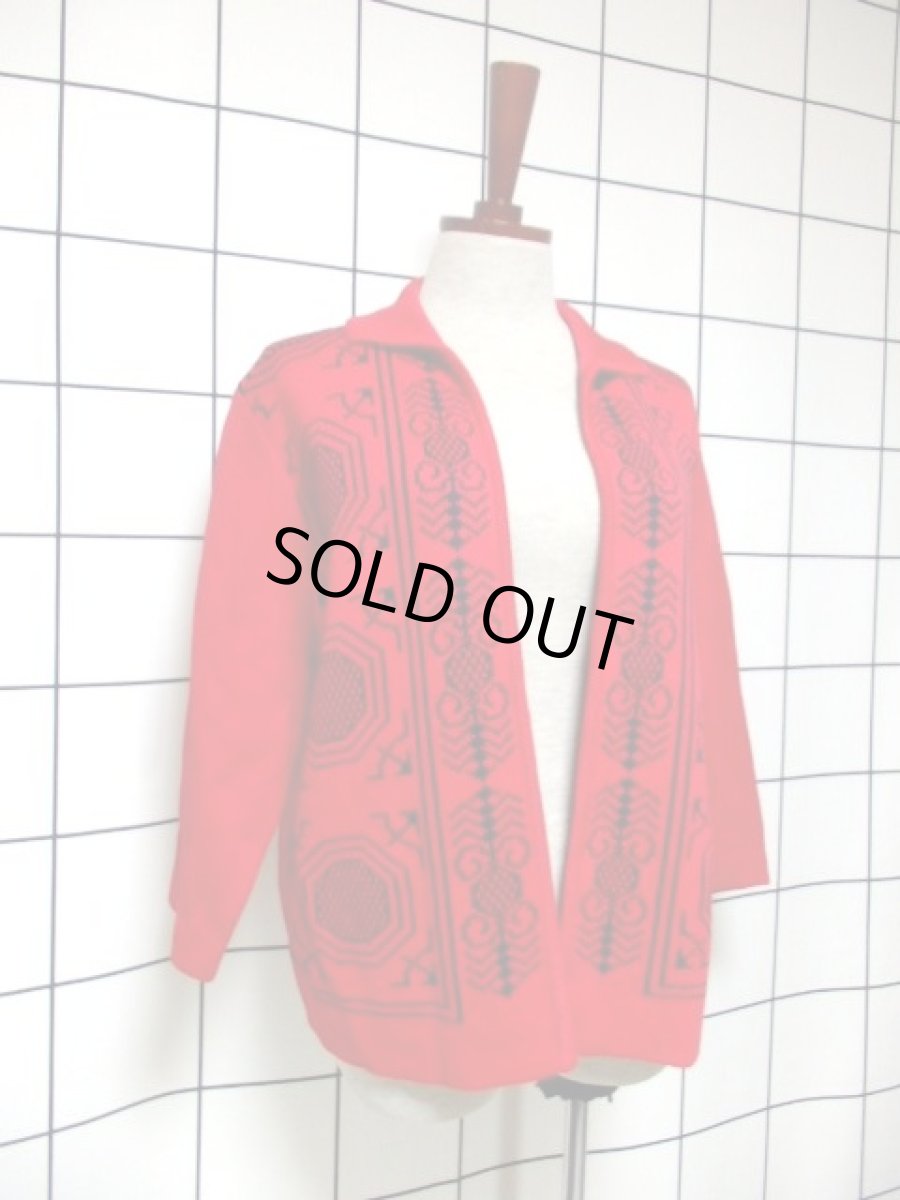 画像7: 羽織り フォークロア柄 レッド ブラック 長袖 レトロ ヨーロッパ古着 ヴィンテージアウター (7)