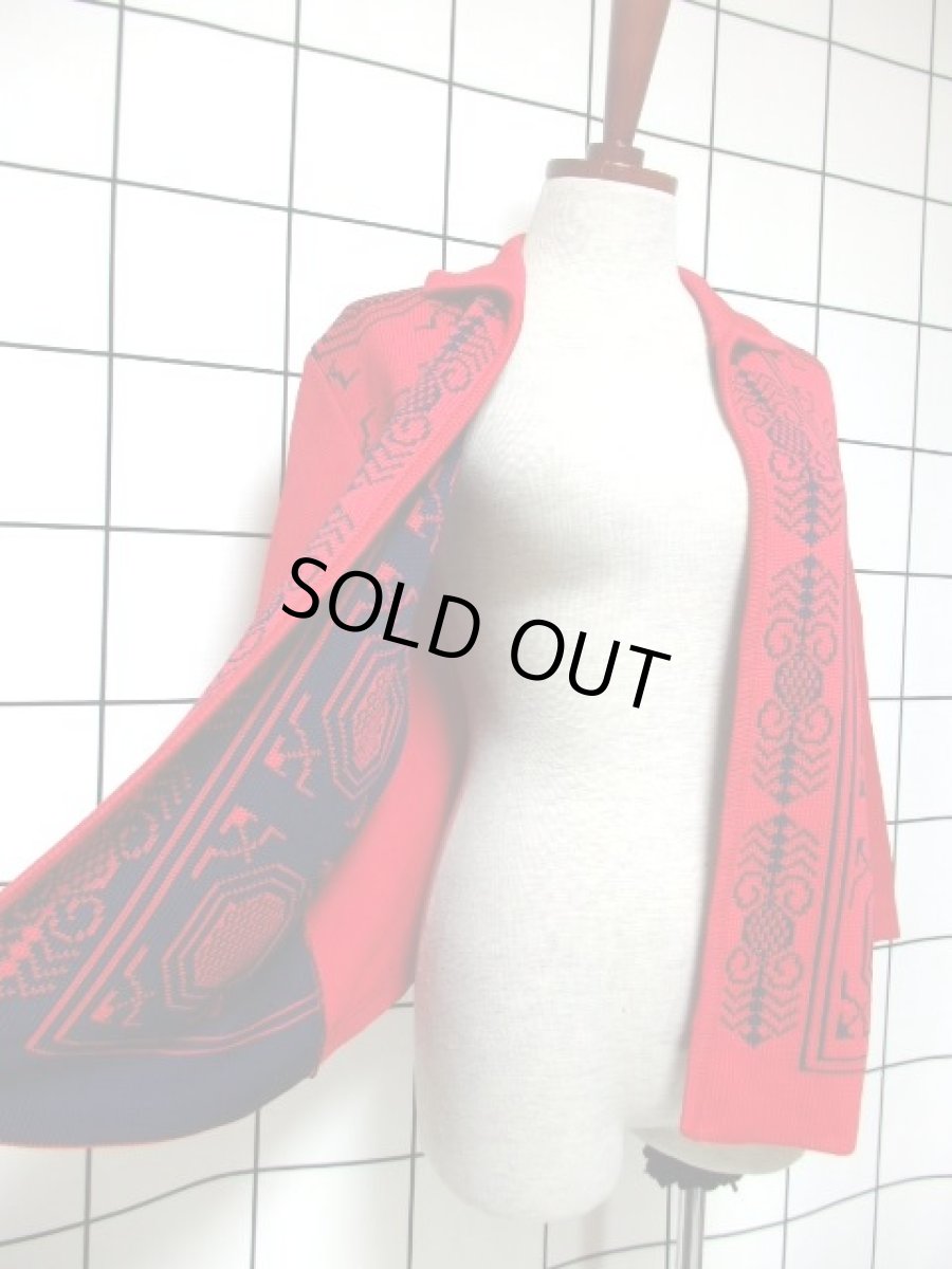 画像10: 羽織り フォークロア柄 レッド ブラック 長袖 レトロ ヨーロッパ古着 ヴィンテージアウター (10)