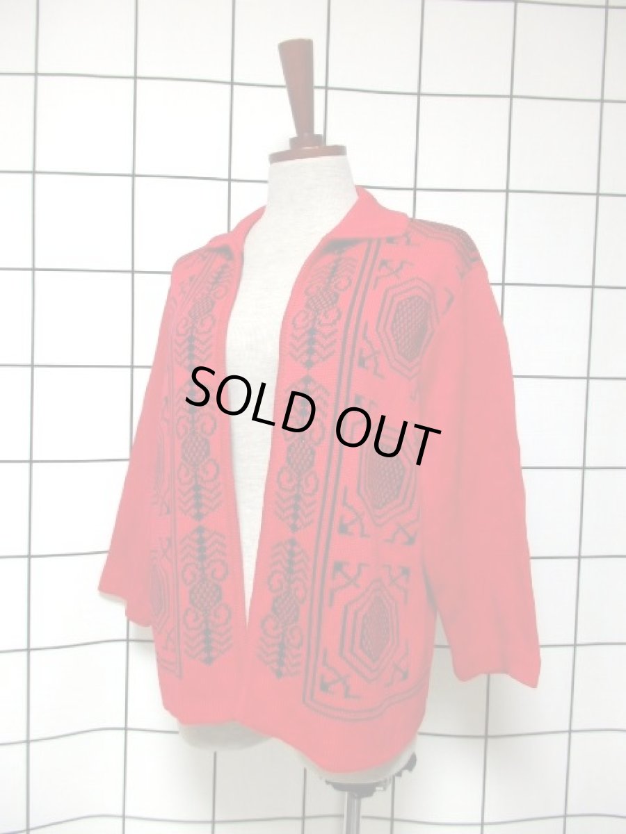 画像2: 羽織り フォークロア柄 レッド ブラック 長袖 レトロ ヨーロッパ古着 ヴィンテージアウター (2)