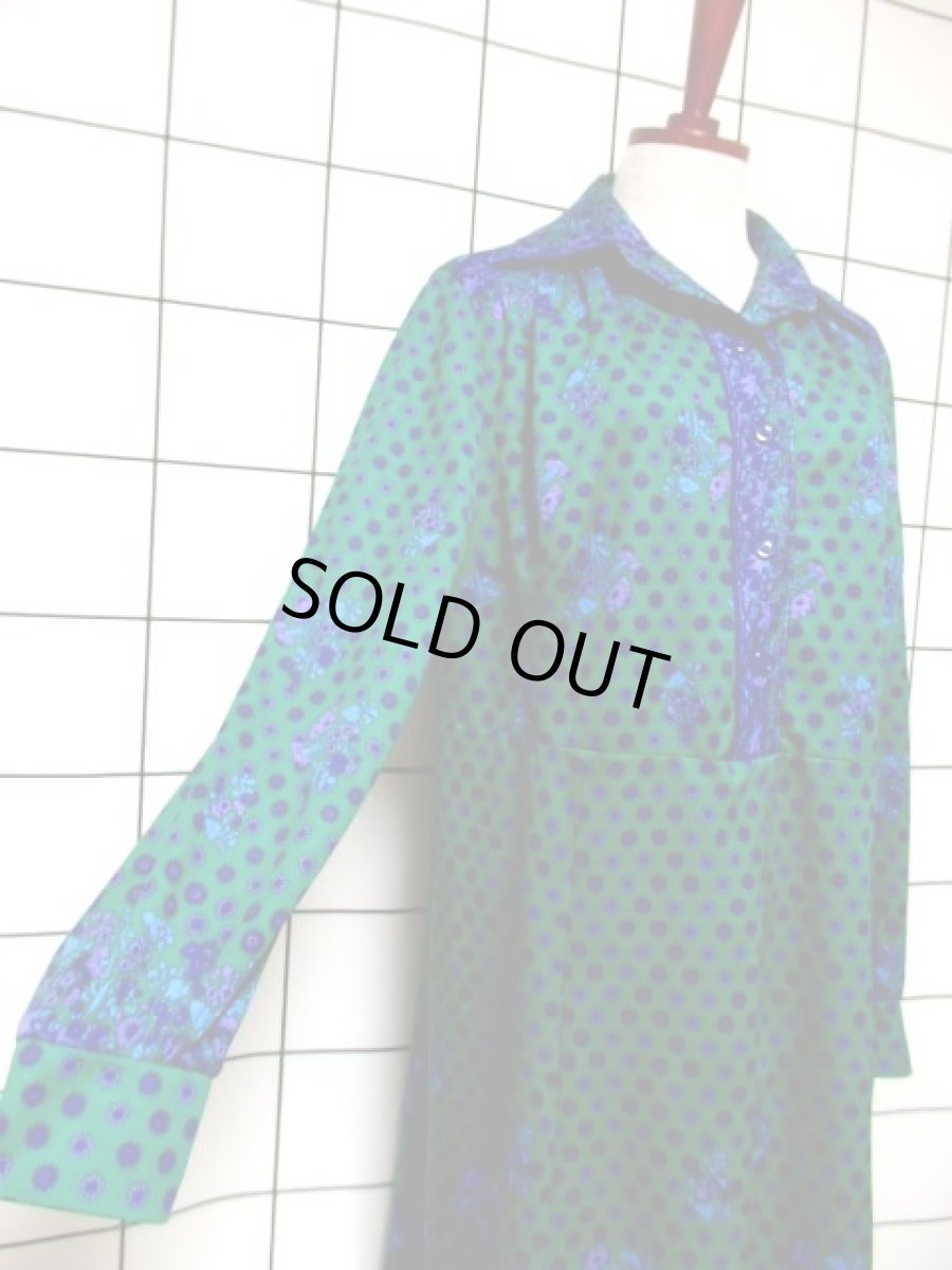 画像4: 花柄 グリーン パープル ブルー レトロ 長袖 ヨーロッパ古着 ヴィンテージワンピース【7757】 (4)