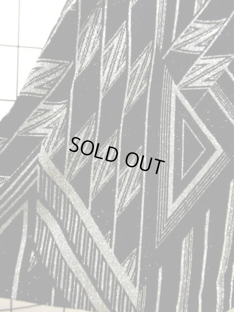 画像4: 幾何学模様織り  ブラック シルバー ラメ 衣装にもおすすめ ノースリーブ クラシカル レトロ ヨーロッパ古着 ヴィンテージドレス【7761】 (4)