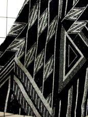 画像4: 幾何学模様織り  ブラック シルバー ラメ 衣装にもおすすめ ノースリーブ クラシカル レトロ ヨーロッパ古着 ヴィンテージドレス【7761】 (4)