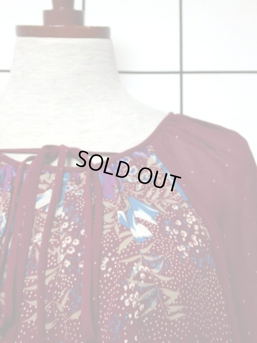 画像9: 花柄 ドット柄 ティアードデザイン 首元リボン ウエストゴム 長袖 昭和レトロ 国産古着 レトロドレス【7763】 (9)