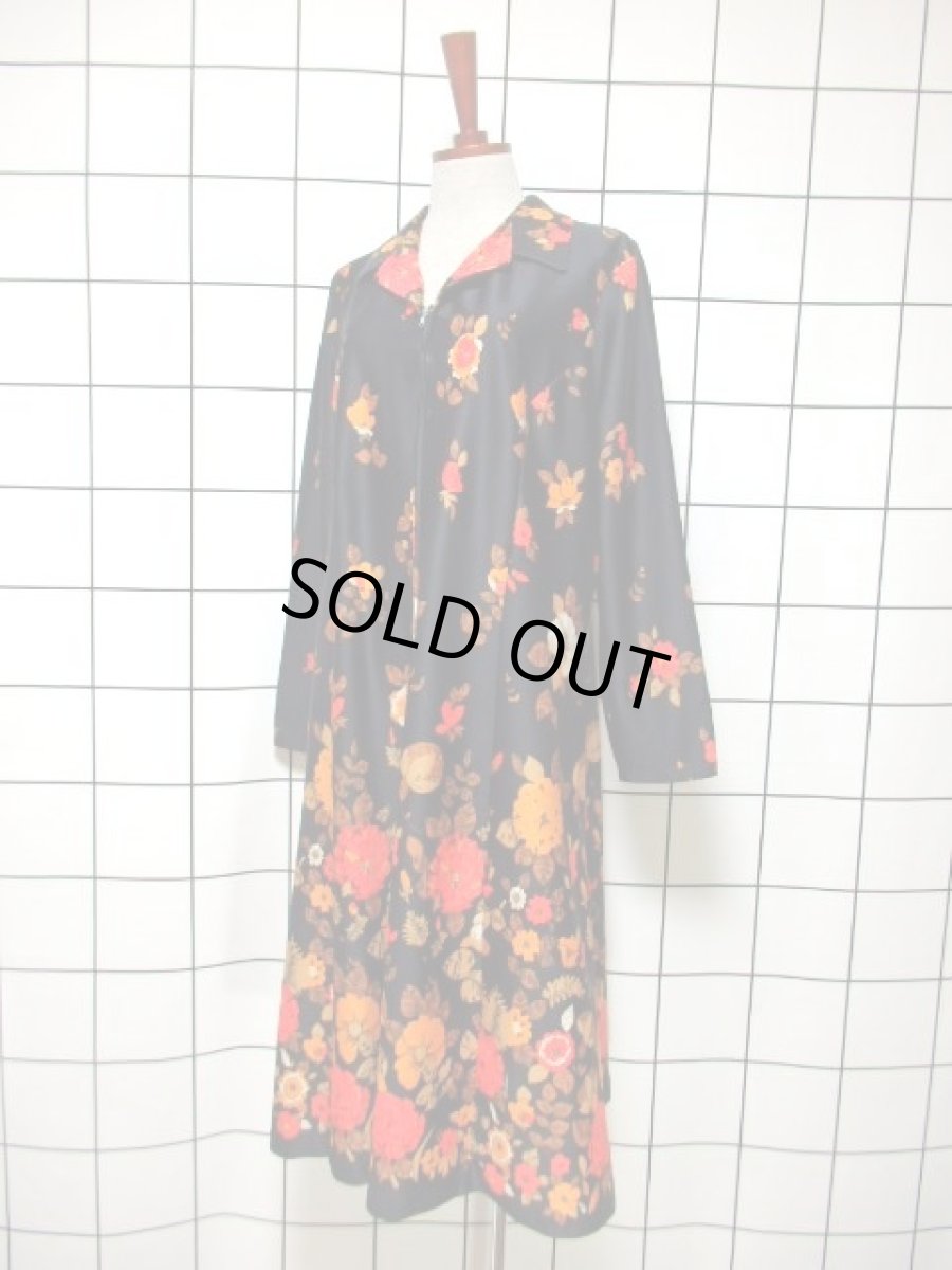 画像2: 花柄 フロントジッパー 70年代 ブラック レトロ 長袖 ヨーロッパ古着 ヴィンテージワンピース【7798】 (2)