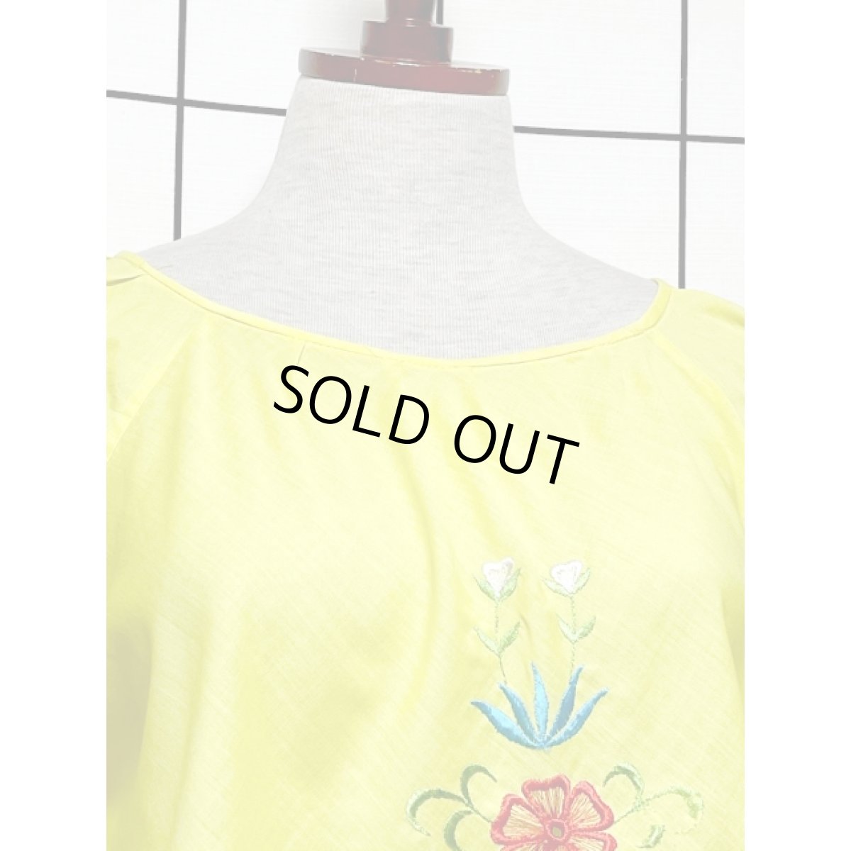 画像4: お花刺繍 イエロー フレア袖 レトロ 長袖 ヨーロッパ古着 ヴィンテージブラウス【7823】 (4)