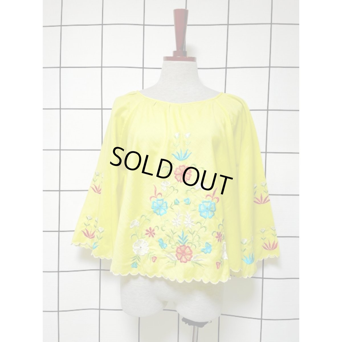 画像3: お花刺繍 イエロー フレア袖 レトロ 長袖 ヨーロッパ古着 ヴィンテージブラウス【7823】 (3)