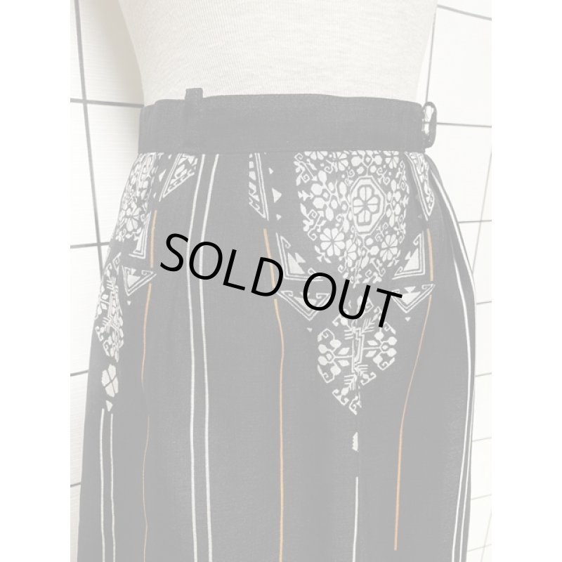 花柄 ブラック 黒 昭和レトロ 国産古着 ヴィンテージスカート