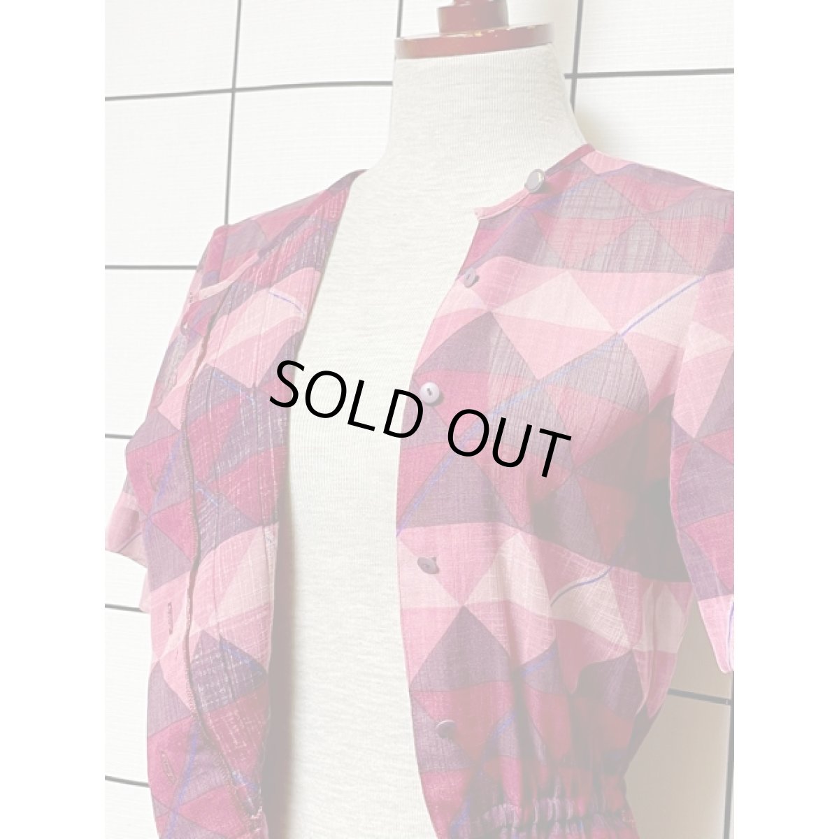 画像12: 幾何学調プリント 70年代 プリーツ ウエストゴム 落ち着いたカラーリング 半袖 昭和レトロ 国産古着 レトロワンピース 【7843】 (12)