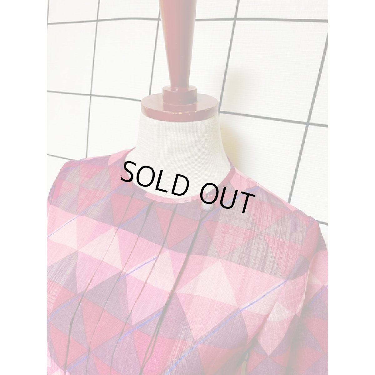 画像6: 幾何学調プリント 70年代 プリーツ ウエストゴム 落ち着いたカラーリング 半袖 昭和レトロ 国産古着 レトロワンピース 【7843】 (6)