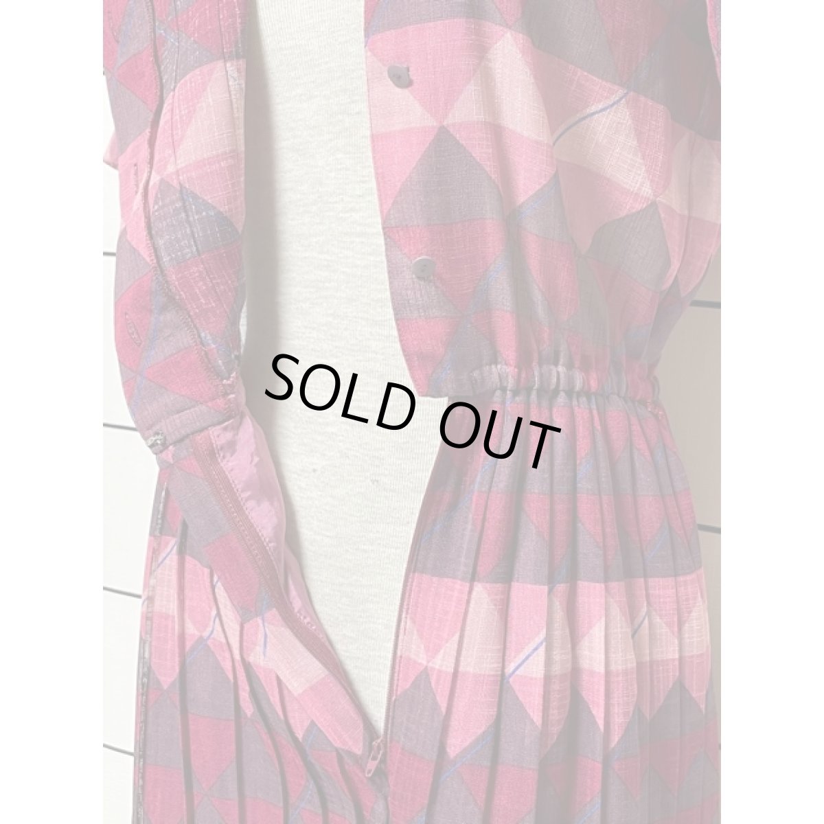 画像13: 幾何学調プリント 70年代 プリーツ ウエストゴム 落ち着いたカラーリング 半袖 昭和レトロ 国産古着 レトロワンピース 【7843】 (13)