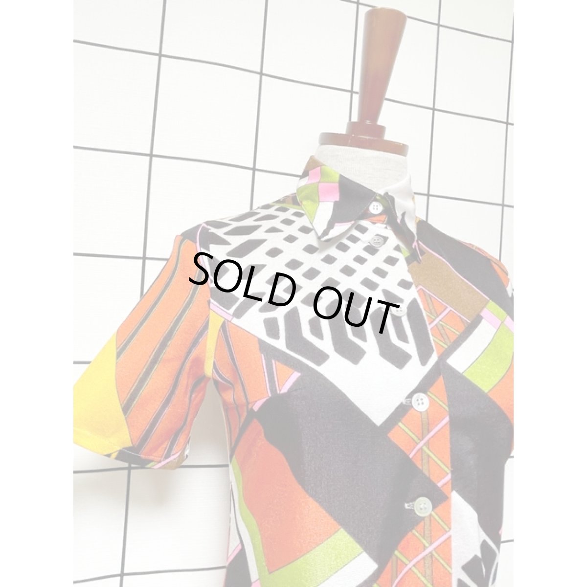 画像4: レトロポップブラウス サイケ 幾何学柄 70's 古着 半袖 シャツ (4)