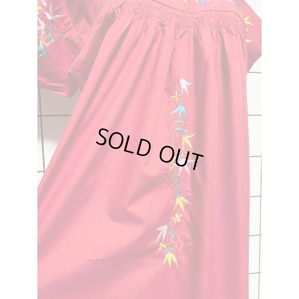 画像9: お花刺繍 レッド 赤 ふんわり フォークロア 半袖 レトロ ヨーロッパ古着 ヴィンテージ刺繍ドレス (9)