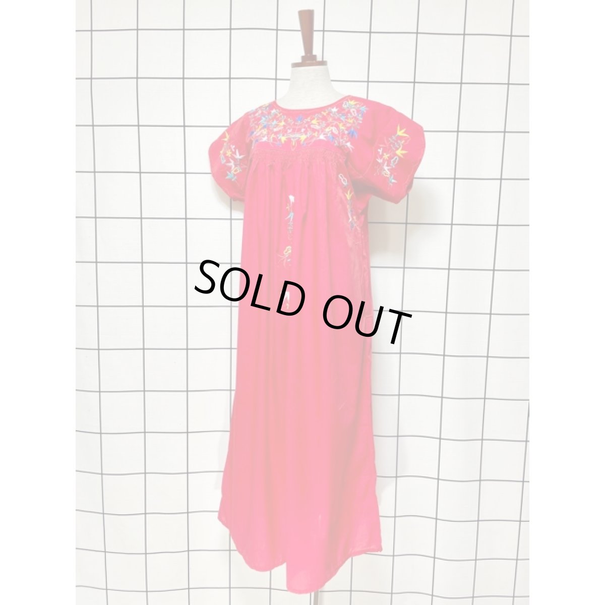 画像2: お花刺繍 レッド 赤 ふんわり フォークロア 半袖 レトロ ヨーロッパ古着 ヴィンテージ刺繍ドレス (2)