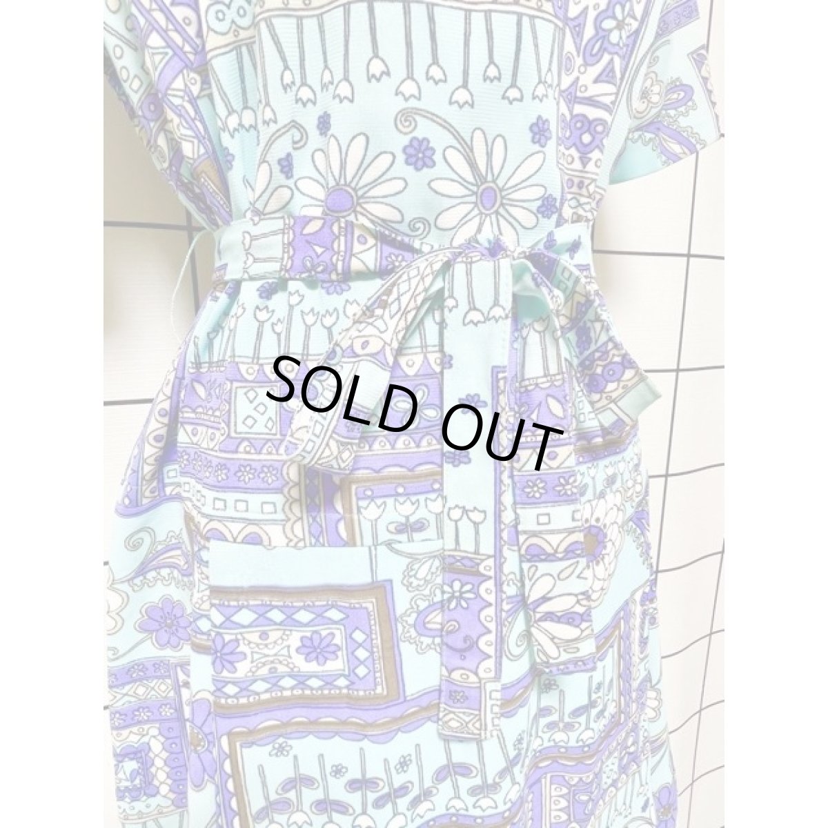 画像9: 70年代 ポップ 花柄 ベルト紐SET 半袖 ヨーロッパ古着 ヴィンテージワンピース【V7859】  (9)