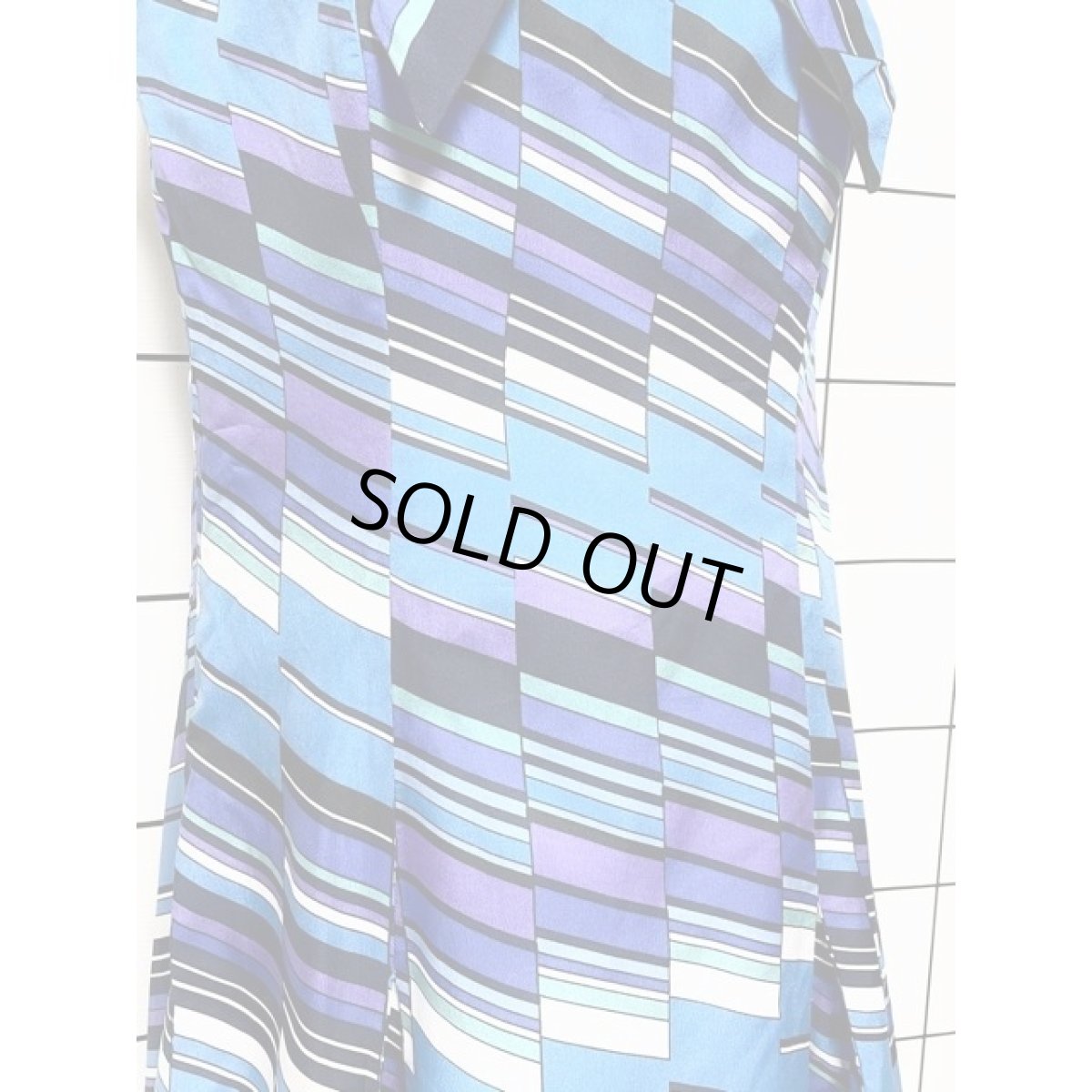 画像10: 斜めストライプ ブルー 首元リボン結び 大人可愛い ノースリーブ レトロ ヨーロッパ古着 ヴィンテージワンピース【7858】 (10)