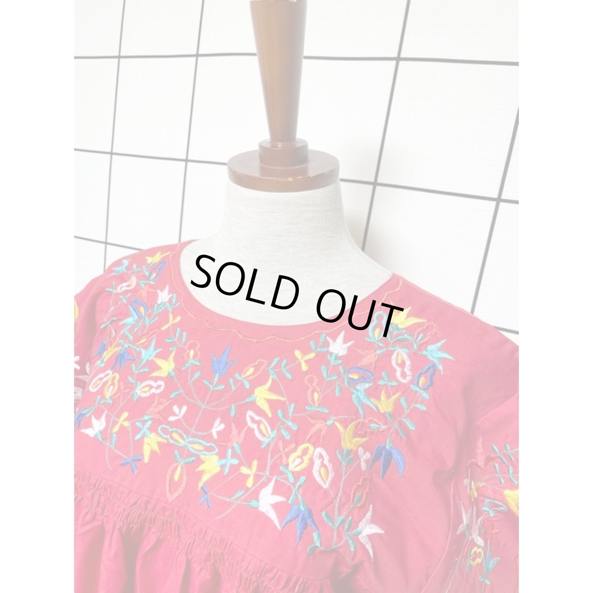 画像7: お花刺繍 レッド 赤 ふんわり フォークロア 半袖 レトロ ヨーロッパ古着 ヴィンテージ刺繍ドレス (7)