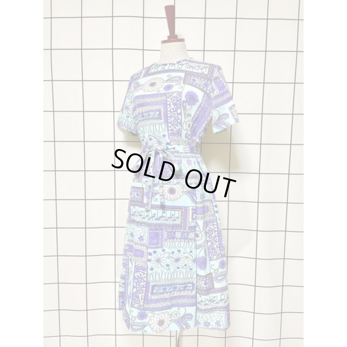 画像2: 70年代 ポップ 花柄 ベルト紐SET 半袖 ヨーロッパ古着 ヴィンテージワンピース【V7859】  (2)