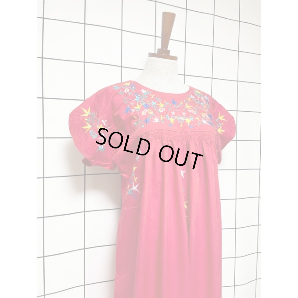 画像6: お花刺繍 レッド 赤 ふんわり フォークロア 半袖 レトロ ヨーロッパ古着 ヴィンテージ刺繍ドレス (6)