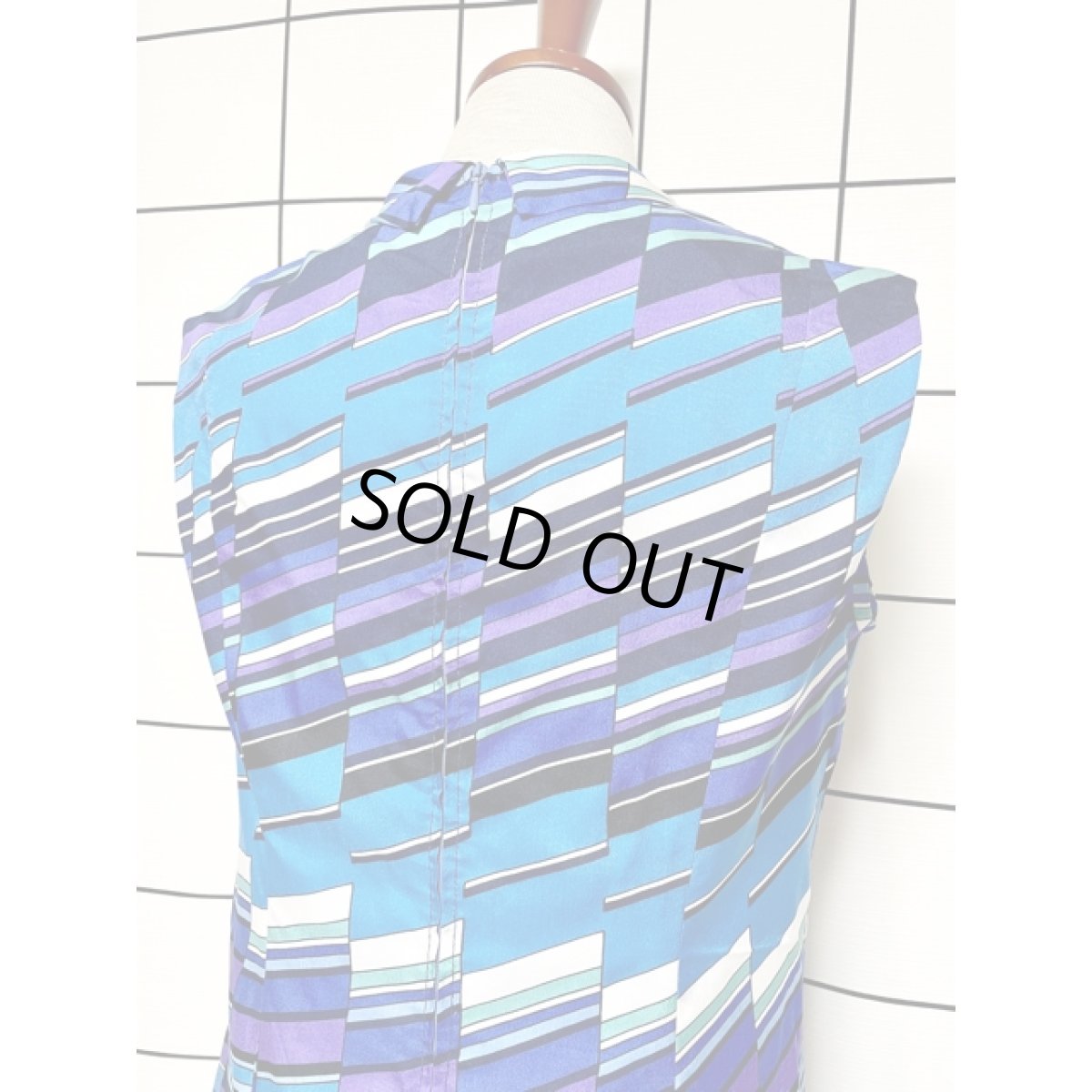 画像6: 斜めストライプ ブルー 首元リボン結び 大人可愛い ノースリーブ レトロ ヨーロッパ古着 ヴィンテージワンピース【7858】 (6)