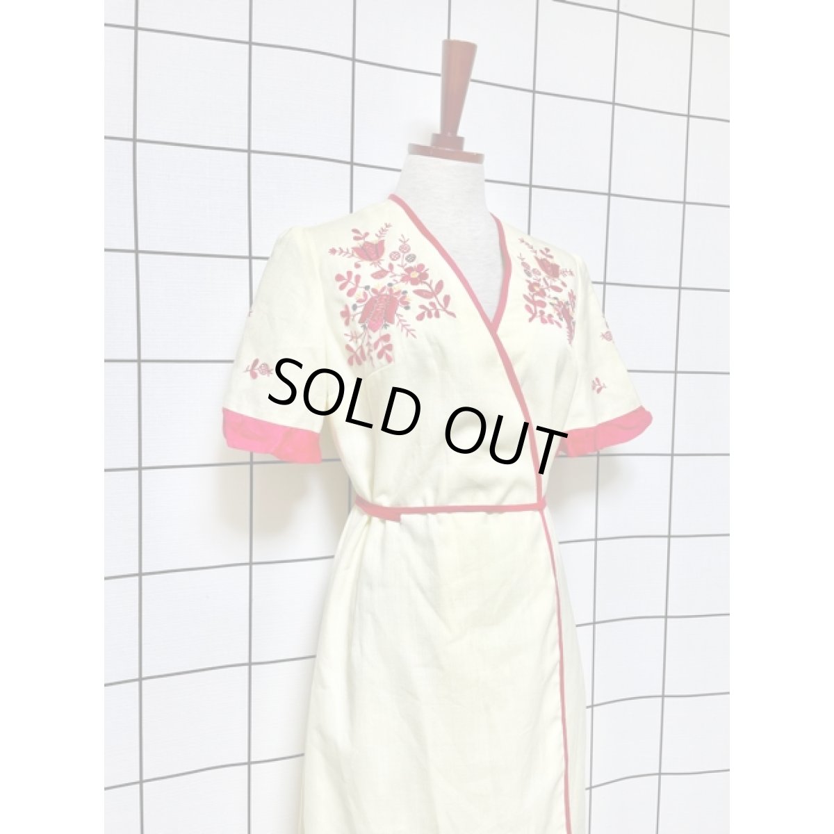 画像8: 花刺繍 フリル レトロ USA古着 ヴィンテージガウン (8)