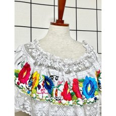 画像3: お花刺繍 透かし編みレース ホワイト フォークロア レトロ 半袖 ヨーロッパ古着 ヴィンテージ刺繍ブラウス (3)