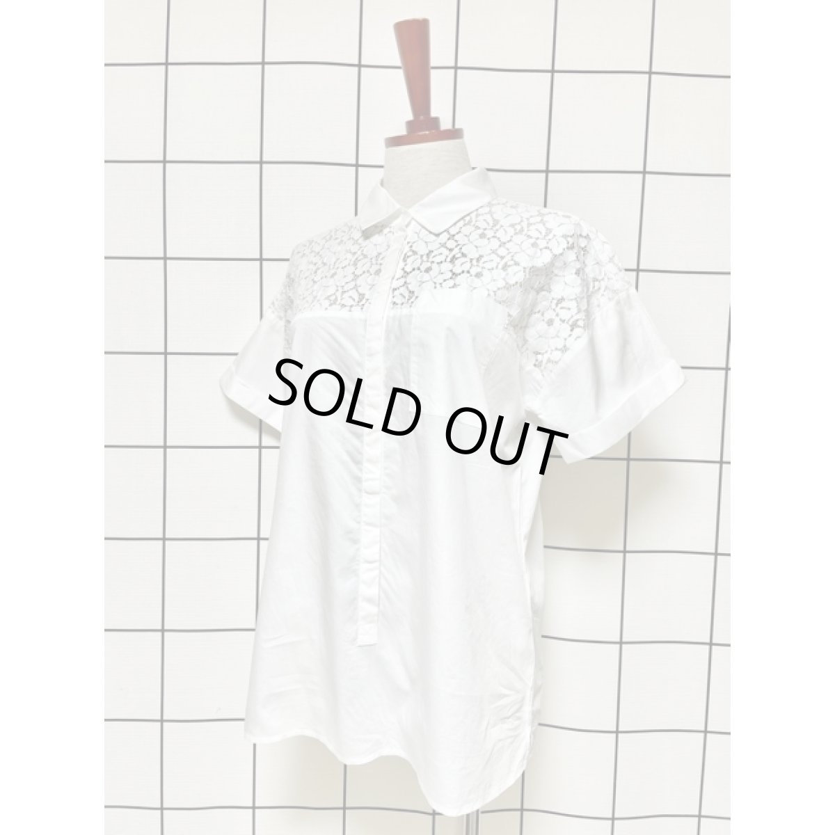 画像2: 透け感 フラワーレース 切り替えし 胸元ポケット付 半袖 ナチュラルガーリー ヨーロッパ古着 ヴィンテージホワイトトップス (2)