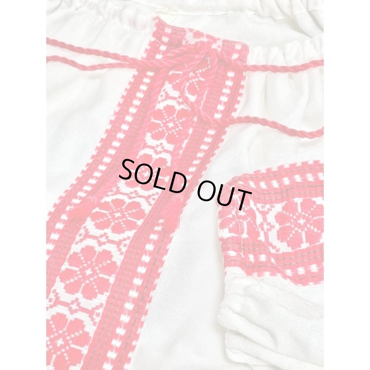 画像10: お花刺繍 首元リボン ホワイト レッド 長袖 フォークロア レトロ ヨーロッパ古着 ヴィンテージ刺繍スモックブラウス (10)