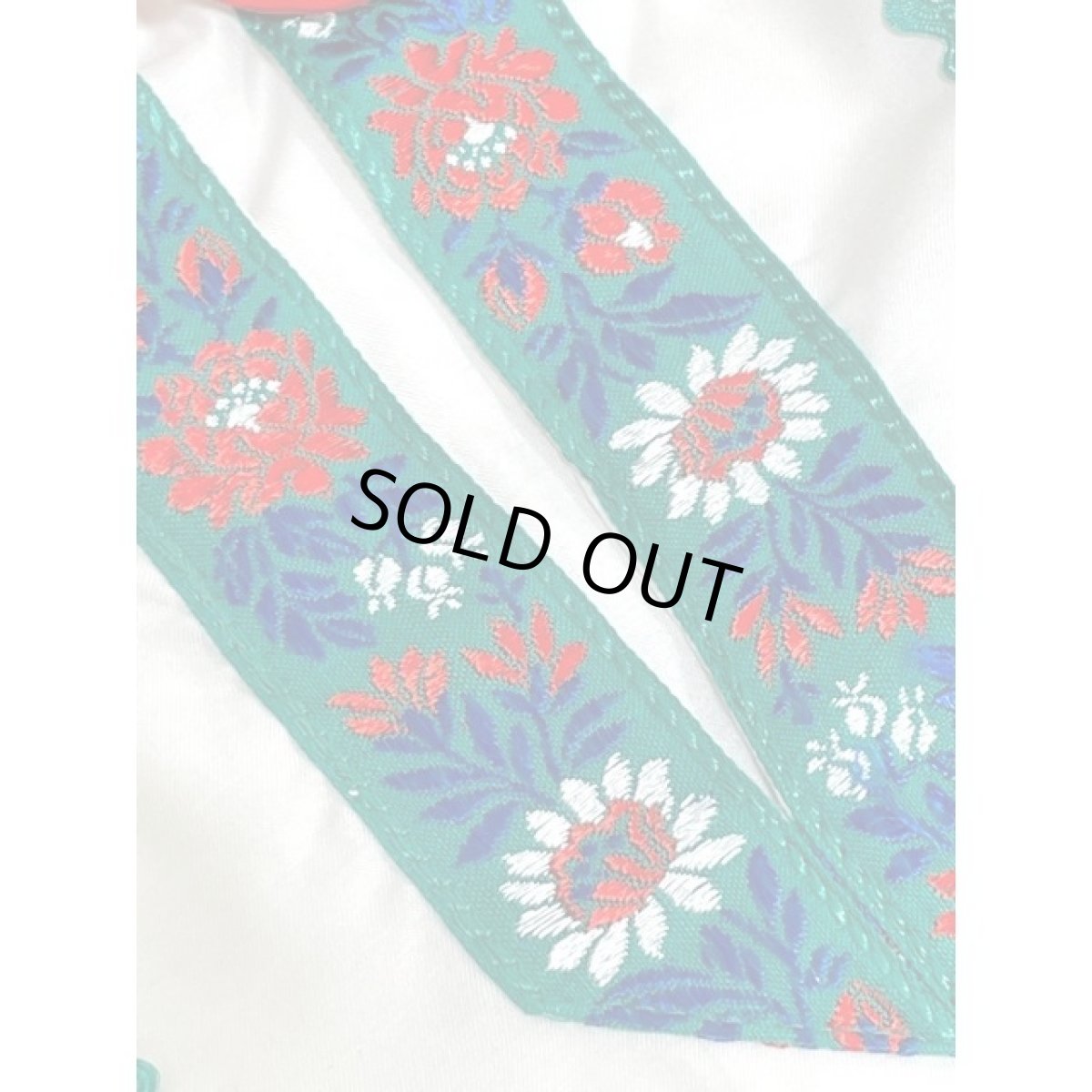 画像10: 花刺繍入りチロリアンテープ 首元リボン ホワイト 長袖 フォークロア レトロ ヨーロッパ古着 ヴィンテージブラウス【V7475】 (10)