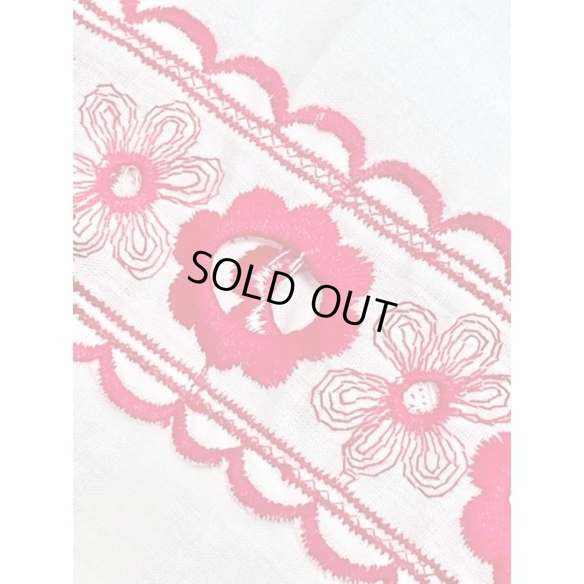 画像11: 大人フォークロア お花刺繍がとっても可愛い 袖にぷっくり見事な刺繍 ヨーロッパ古着 ヴィンテージ刺繍ブラウス (11)