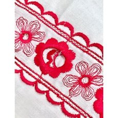 画像11: 大人フォークロア お花刺繍がとっても可愛い 袖にぷっくり見事な刺繍 ヨーロッパ古着 ヴィンテージ刺繍ブラウス (11)