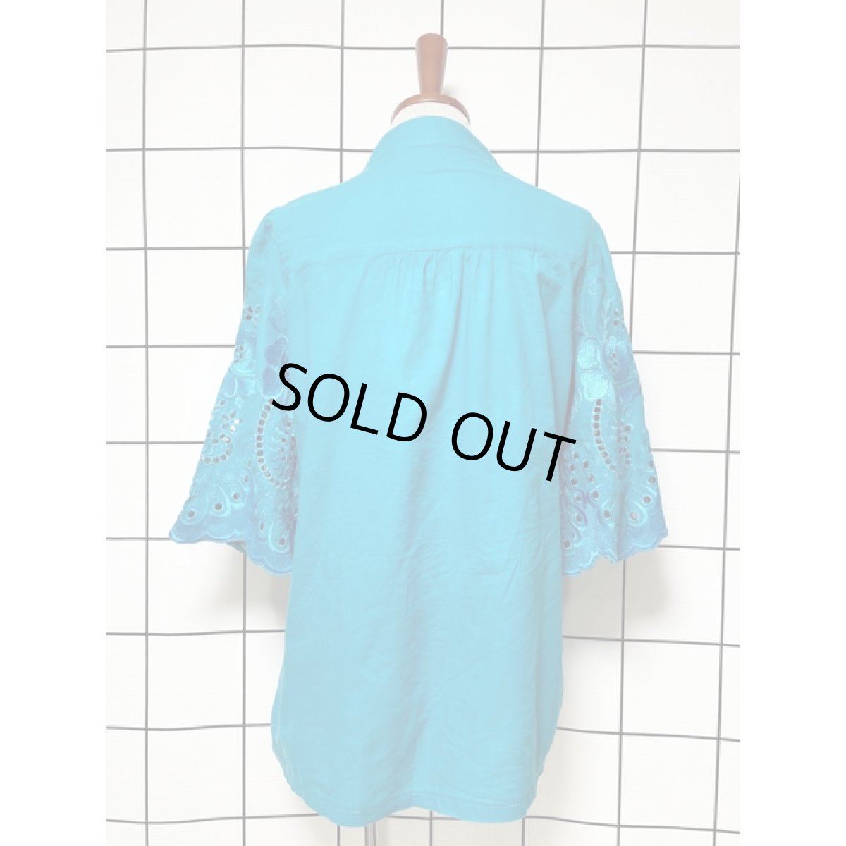 画像5: お花刺繍が魅力的すぎる 稀少 綺麗なカラーリング ふんわり袖がキュート ヨーロッパ古着 大人フォークロア刺繍スモックブラウス【4551】 (5)