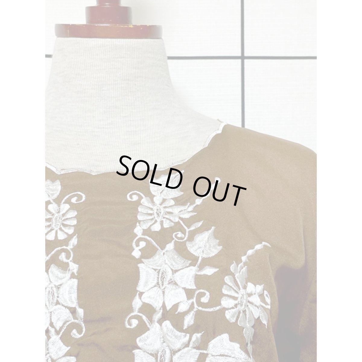 画像8: 見事なお花刺繍が素敵すぎる めずらしい刺繍デザイン レトロフォークロアなヴィンテージ刺繍ブラウス【5280】 (8)