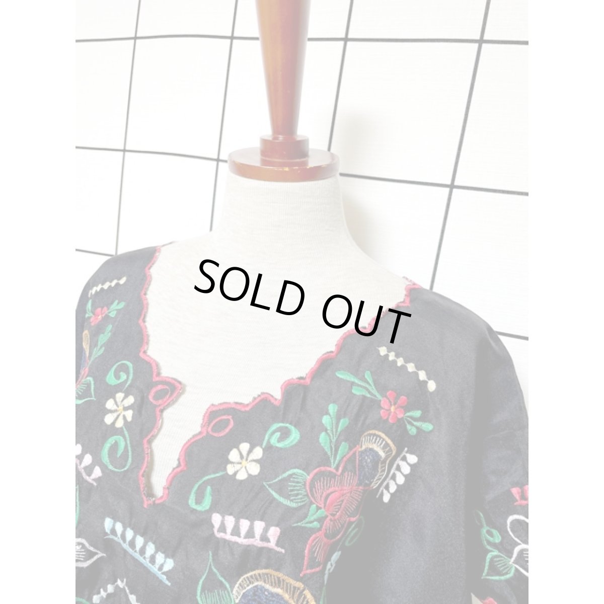 画像7: メキシカン花刺繍 ブラック カラフルステッチ 半袖 フォークロア レトロ USA古着 ヴィンテージ刺繍ブラウス (7)