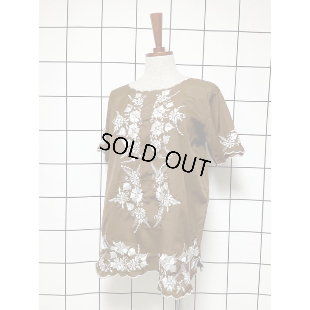 画像2: 見事なお花刺繍が素敵すぎる めずらしい刺繍デザイン レトロフォークロアなヴィンテージ刺繍ブラウス【5280】 (2)