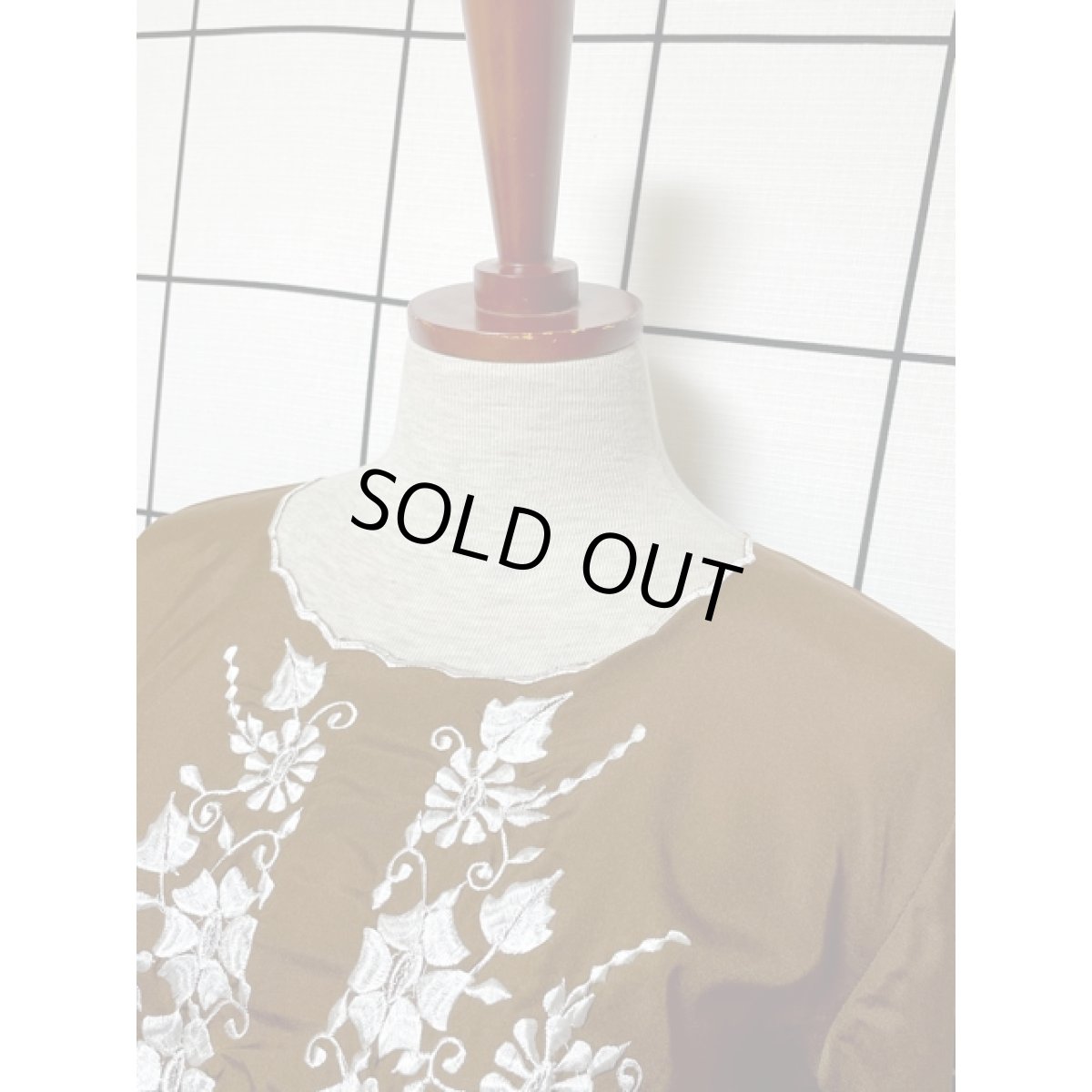 画像7: 見事なお花刺繍が素敵すぎる めずらしい刺繍デザイン レトロフォークロアなヴィンテージ刺繍ブラウス【5280】 (7)